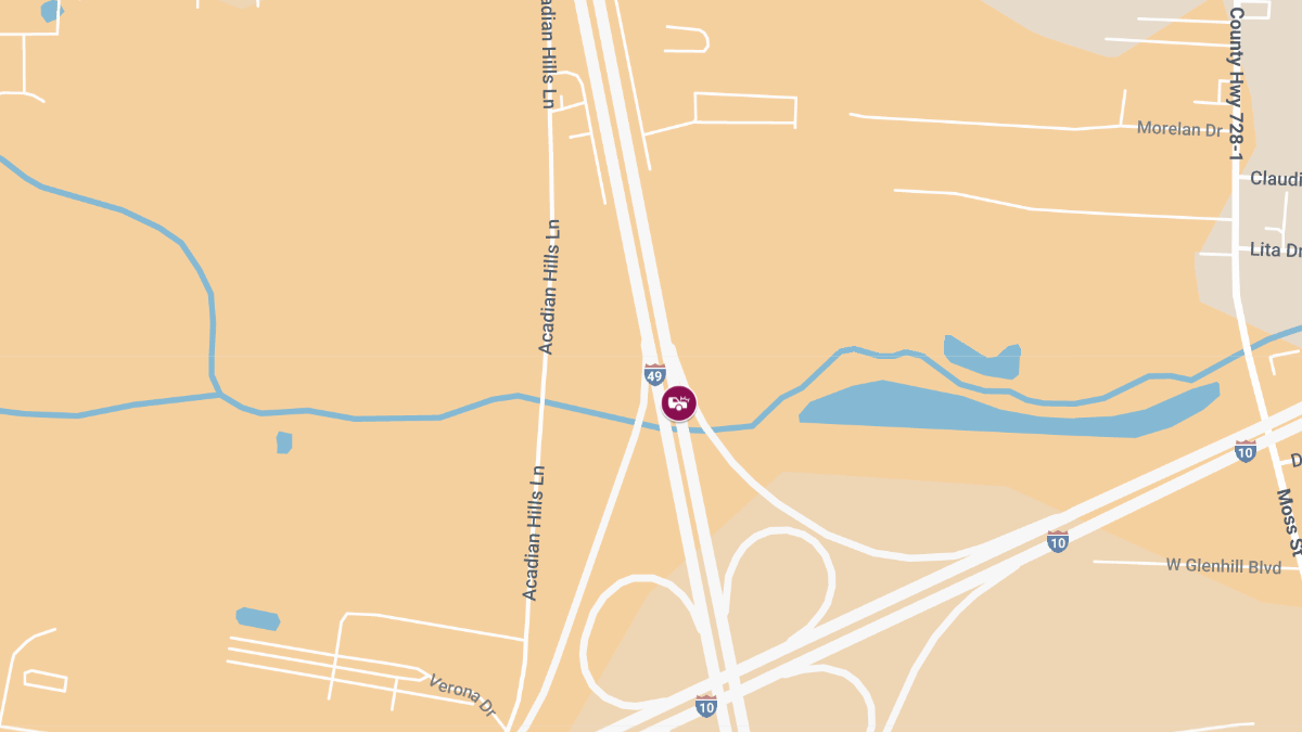 Injuries Reported in Crash on NE Evangeline Thruway