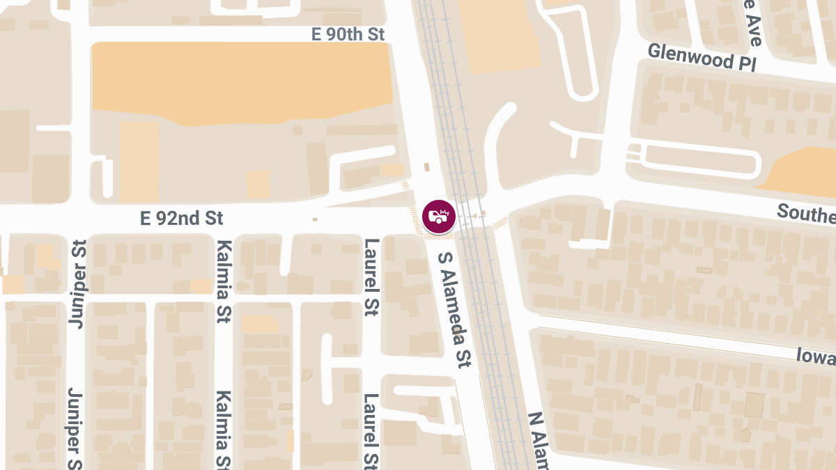Crash at E 92nd St & S Alameda St Results in Injuries
