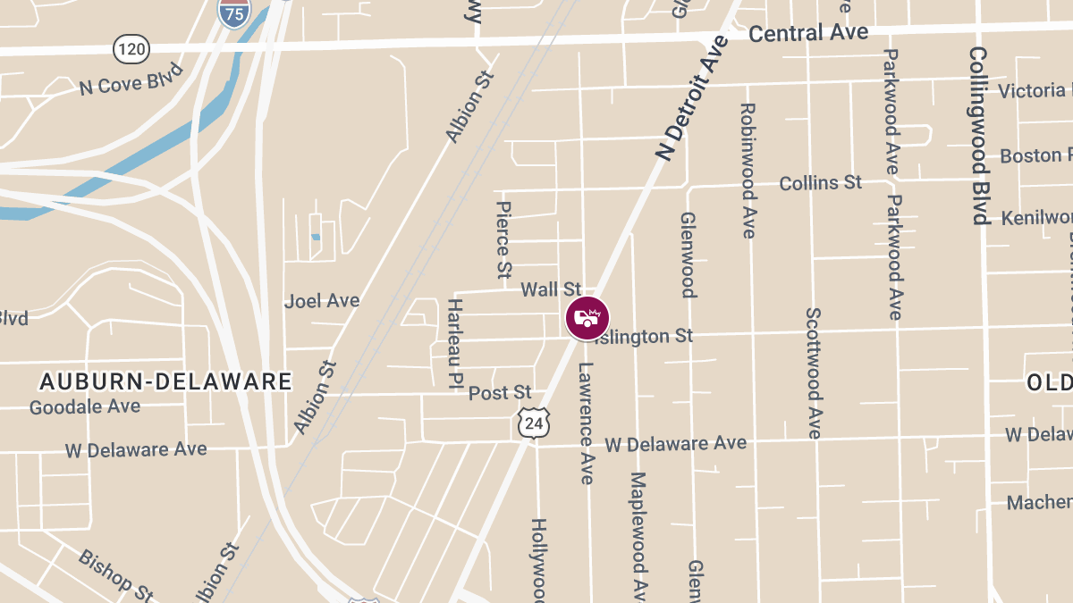 Crash with Injuries at N Detroit Ave and Lawrence Ave