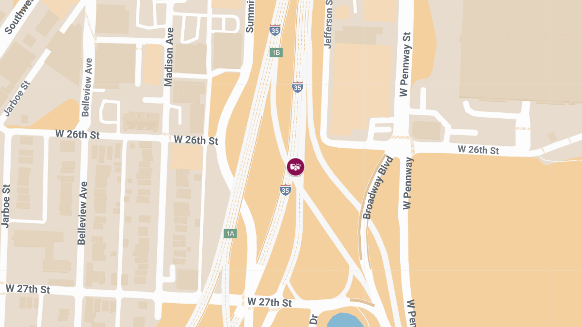 Vehicle Accident with Injuries on I-35 N at Broadway Blvd