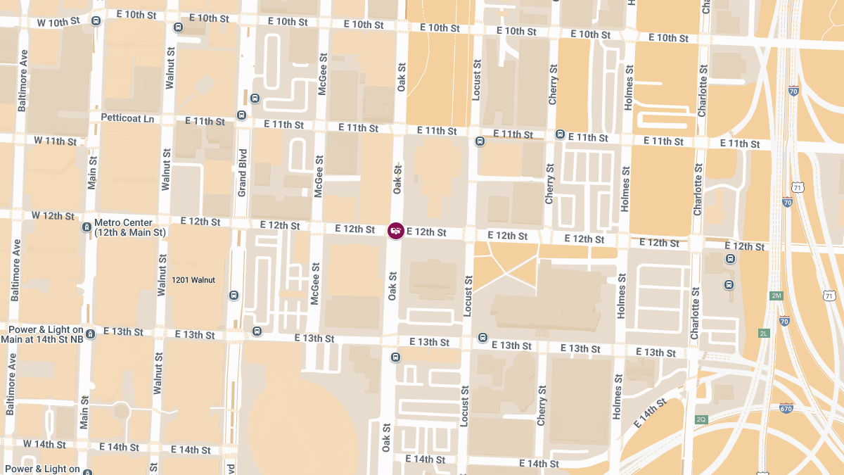 Vehicle Collision With Injuries at E 12th St & Oak St