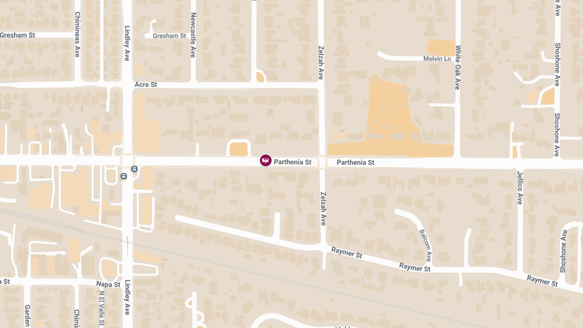 3 Injured in Crash With Trapped Victims on Parthenia St