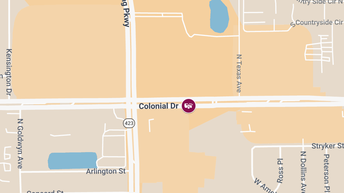 3 Injured in Crash on W Colonial Dr