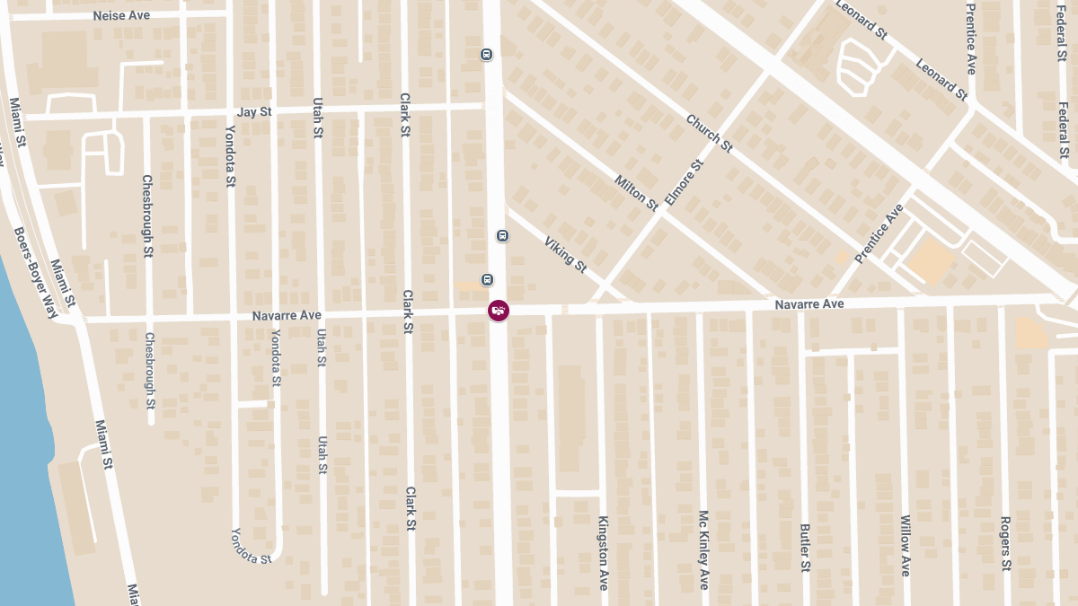 Collision With Injuries at Oak St & Navarre Ave