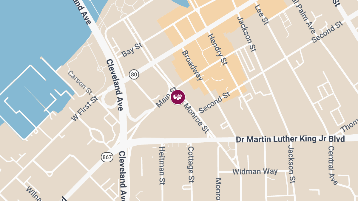 Crews Respond to Vehicle Extrication on Monroe St