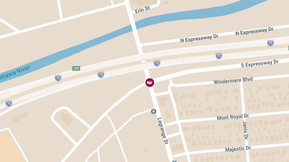 Injury Crash at Expressway Dr S & Lagrange St
